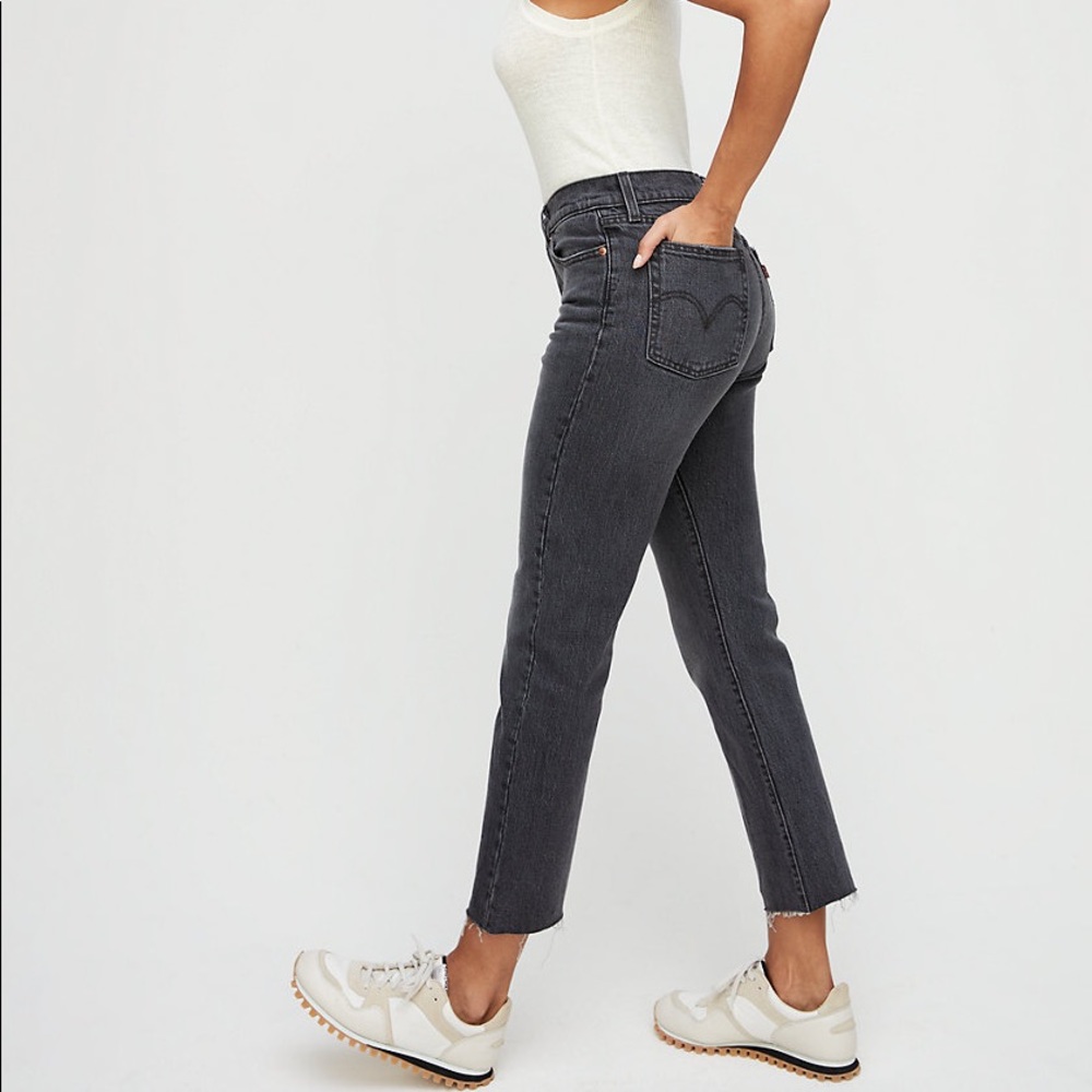 Dark grey Levi’s Wedgies Straight Leg - Size 25